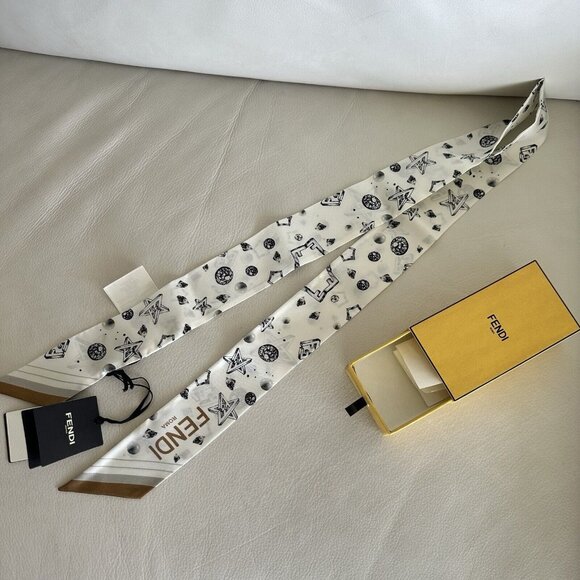 NEW FENDI TWILL SCARF SILK Beige PLANETS STARS 100% Authentic - Picture 7 of 8